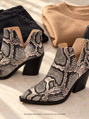 Vince Camuto Gigietta Snakeskin Print Leather Booties Size 6M